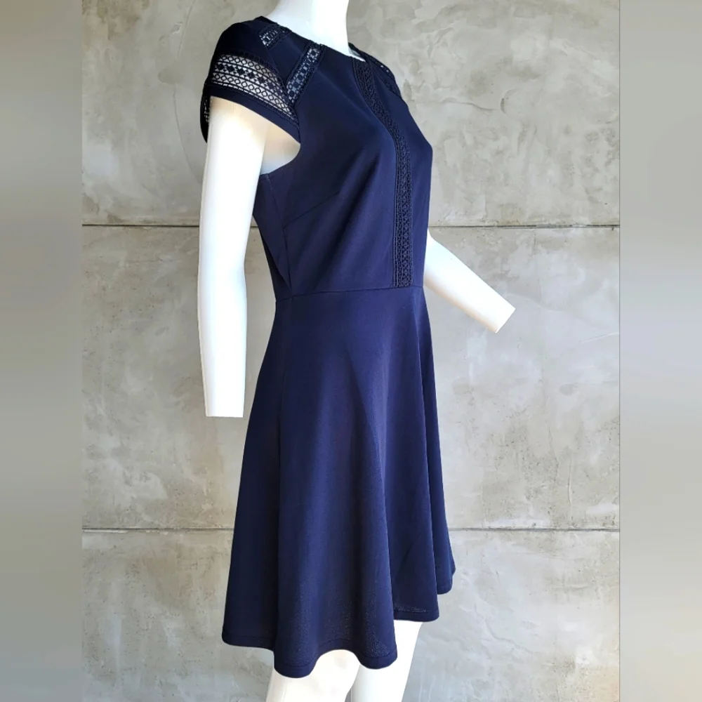NWOT H&M Navy Blue Lace Eyelet Cap Sleeve Knee-Length Casual Dress Sz M - Picture 6 of 11